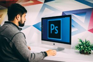 副業として動画編集を始めるためのAdobe Premiereの活用法は？